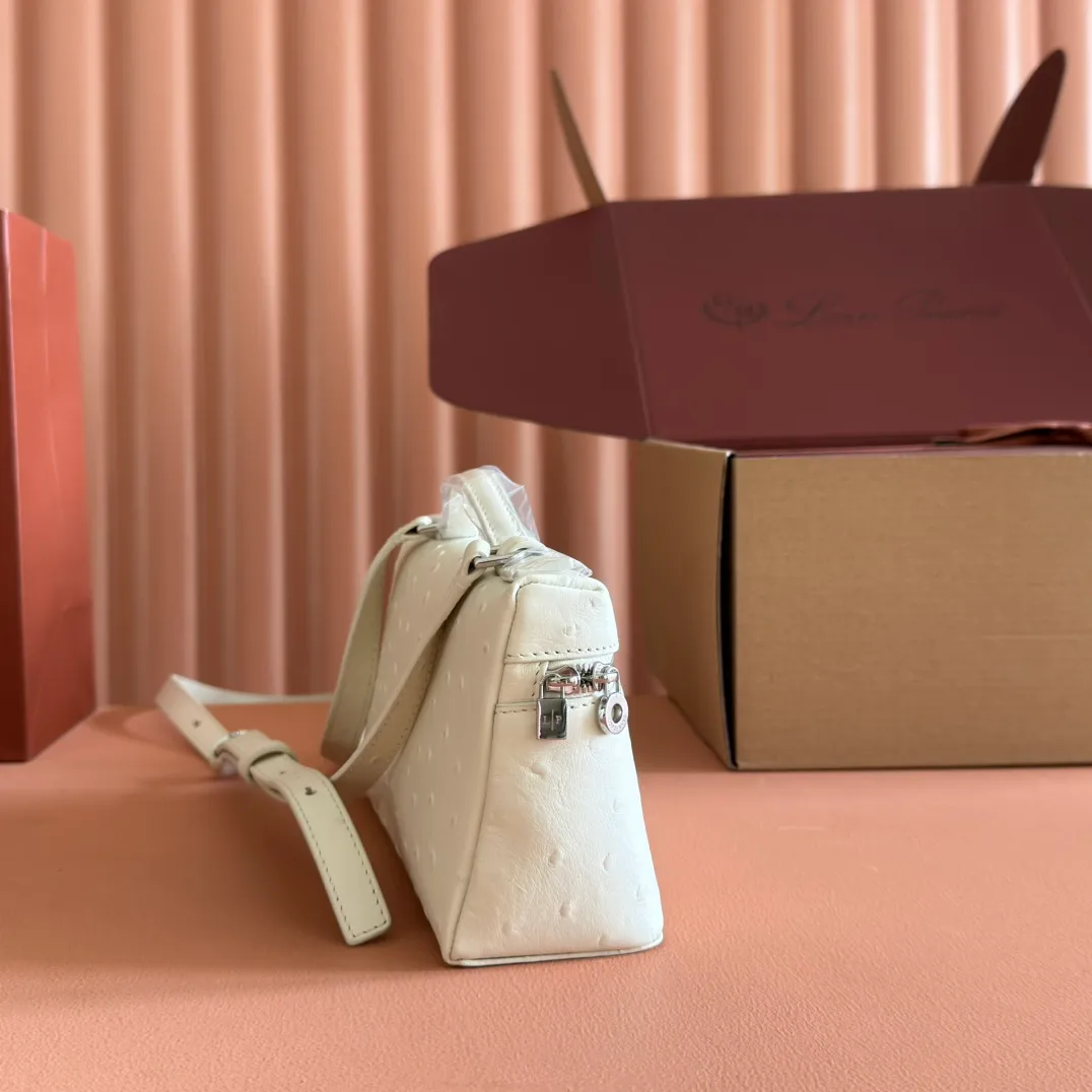 p1160💋💋💋【Original leather all-steel configuration counter complete package】 𝐋𝐨𝐫𝐨 𝐏𝐢𝐚𝐧@ Extra pocket L19 series handbag/crossbody bag The most comfortable life is when it is not defined, just like loro The material design of pian@ does not require complicated design styles. The simple and soft outline is elegant and durable, like an exquisite cosmetic case, which perfectly balances appearance and functionality. The leather is delicate and feels as soft as butter. The small bag has a large capacity. It is not only portable with a thin shoulder strap, but can also be worn cross-body. Sisters who have a special liking for minimalist style can buy it. It is simple and versatile. The simpler, the more different. Stars and Instagram celebrities are all planting it. There are two sizes of 19 cm and 27 cm. One is exquisite and casual, and the other is elegant and grand. Size: Small: length 19×width 7×height 12cm (
